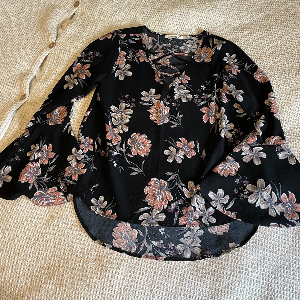 Liberty Love Bell Sleeve Floral Blouse Size Medium